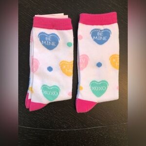 NWT love pun (“Be mine” candy hearts print) white and pink socks (OS)